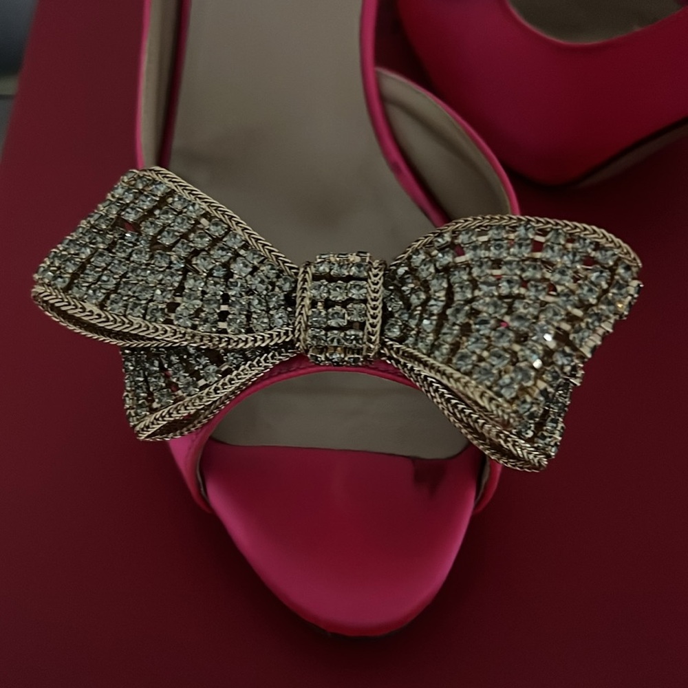 Valentino Hot pink size 8 satin rhinestone Bow heels gently worn condition w-box - Picture 3 of 10